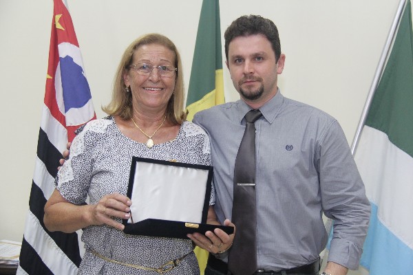  Marilsa Tozo recebe a homenagem do presidente Daniel Sotto